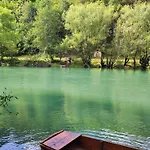 River House National Park Semesterbostad *